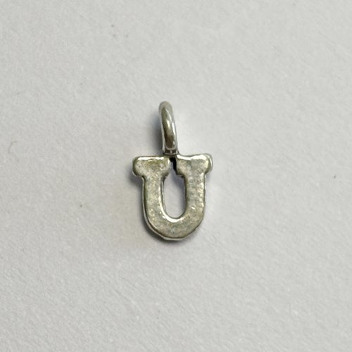 Pampille lettre u en argent 925 poinçonnée - 8 mm