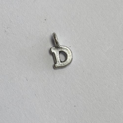 Pampille lettre d en argent 925 poinçonnée - 8 mm