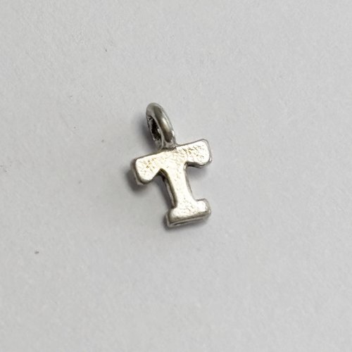 Pampille lettre t en argent 925 poinçonnée - 8 mm