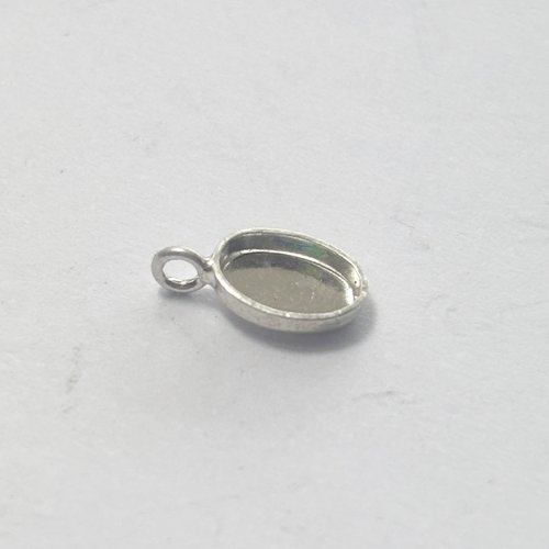 Support pour cabochon ovale 4x6mm en argent 925 avec anneau.