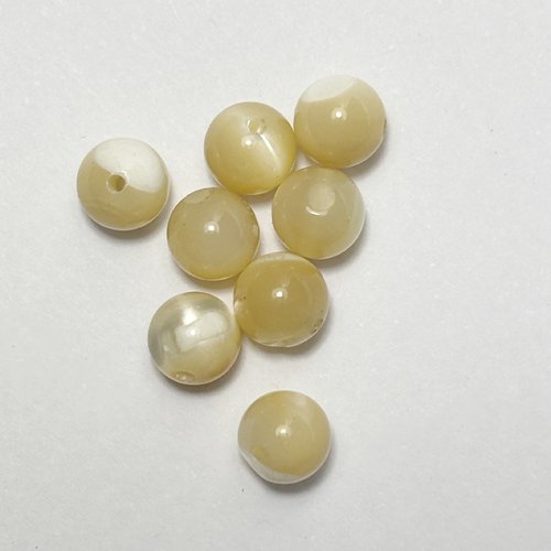 6 perles en nacre beige ronde 5,6 mm