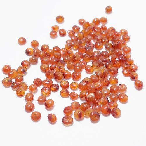 Lot de  plus de 140 perles cornaline, boutons irréguliers de 4.5 mm environ, trou 0,6 mm