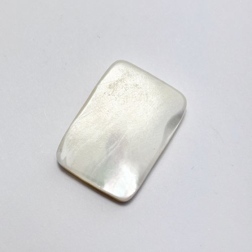 Perle en nacre blanche naturelle rectangulaire 25 x 18 mm, percée