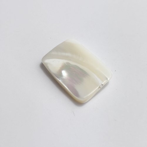 Perle en nacre blanche naturelle rectangulaire 25 x 18 mm, percée, trou fin 0,5 à 0,6 mm