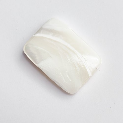 Perle en nacre blanche naturelle rectangulaire 25 x 18 mm, percée, trou fin 0,5 à 0,6 mm