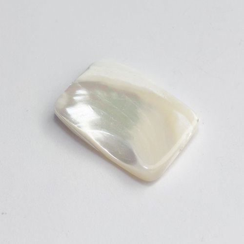 Perle en nacre blanche naturelle rectangulaire 25 x 18 mm, percée, trou fin 0,5 à 0,6 mm