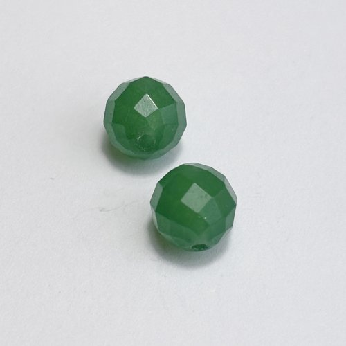 2 perles d’aventurine verte 8 mm facettées, trou 0,9 à 1 mm