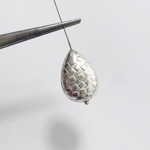 Perle goutte ou larme en argent 925 texturée damier 25 mm