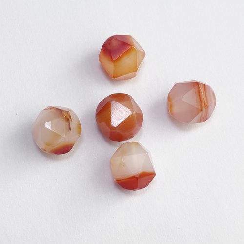 5 perles en agate naturelle 10 mm facettées, tons corail