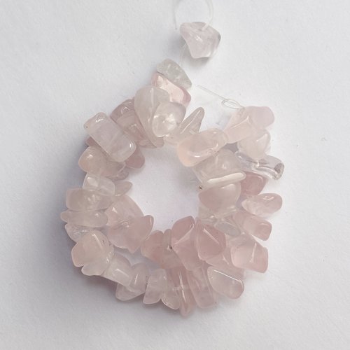 Lot de +45 perles en quartz rose naturel baroque (chips) longueur 18 cm