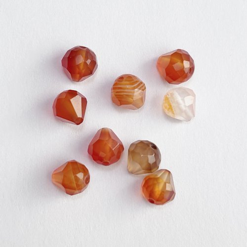 10 perles en agate naturelle goutte facettée 6 x 5,3 mm, trou 0,7 mm, tons orange ambre