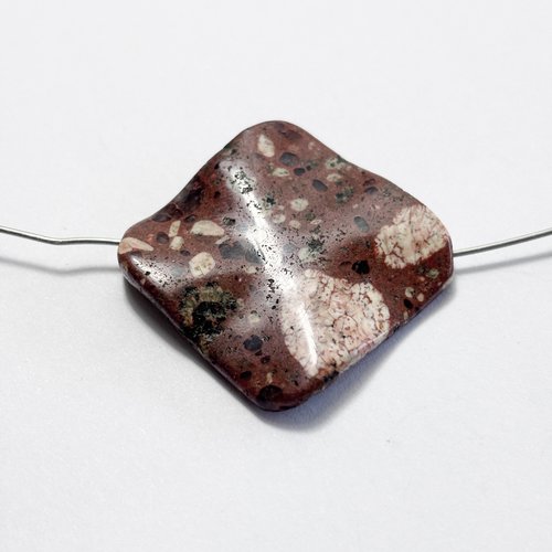 Perle en jaspe rhyolite marron, carré ondulé 30 mm, réf. n°9