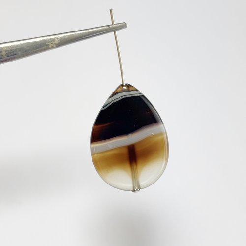 Perle agate rubanée noire, larme 30 mm, 22 mm, trou 0,6 à 0,7 mm