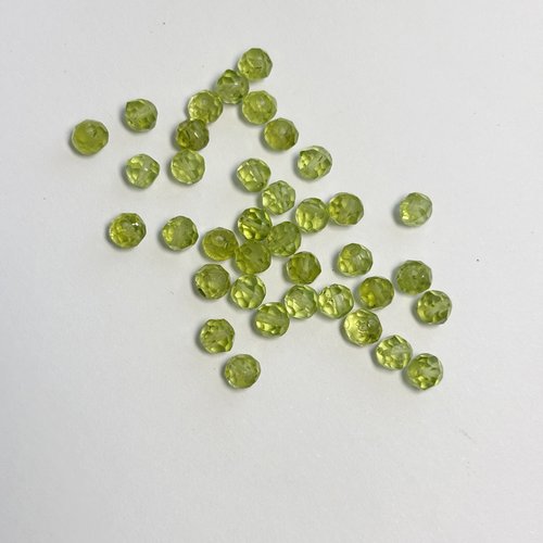 35 perles péridot naturel 4 mm facettées, trou 0,5 à 0,6 mm