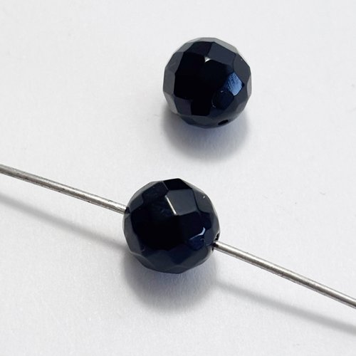 2 perles en onyx facettées, noir profond, 8 mm