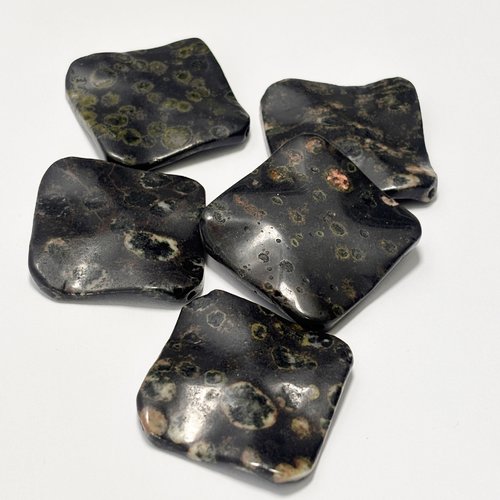 5 perles rhyolite noire orbiculaire 30 mm style jaspe océan perçage diagonal