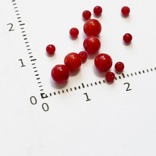 Lot de 13 perles en corail bambou teinté rouge 2 mm et 4 mm, photos contractuelles