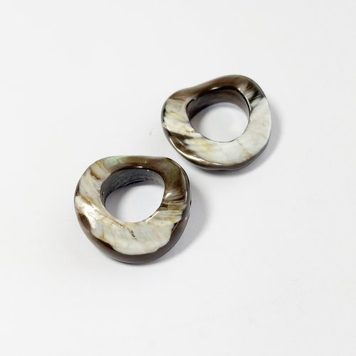 Paire de perles rondes en nacre brune naturelle – 25 mm