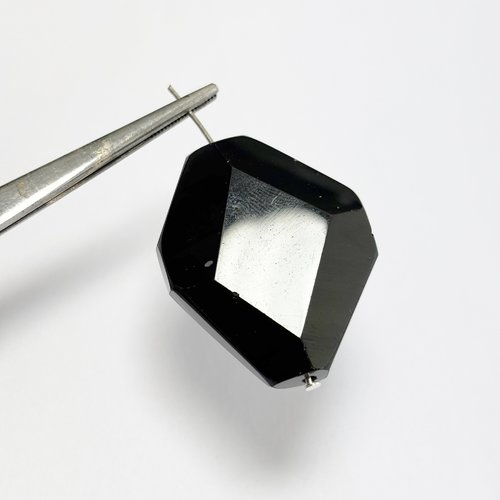 Perle en obsidienne noire galet facetté 37,6 mm – trou 1,2 mm