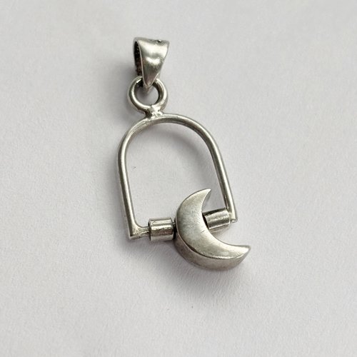 Pendentif en argent 925 poinçonné - lune perchée vintage (30 mm)
