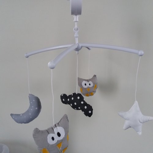 Mobile Musical Hibou Lune Nuage Etoile Couleur Jaune Moutarde Gris Perle Un Grand Marche