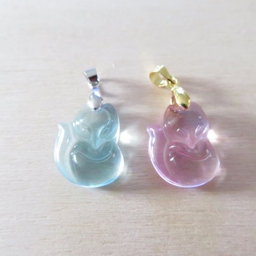 2 pendentifs renards bleu turquoise et parme