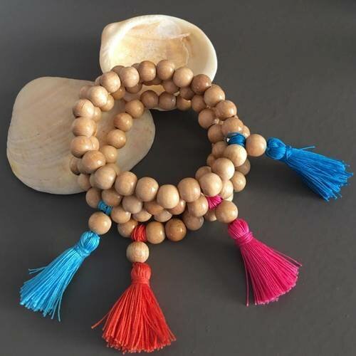 Bracelet bohème en perles bois et pompon
