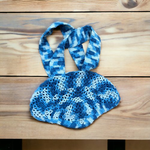 Sac à  main en forme de coquillage bleu au crochet
