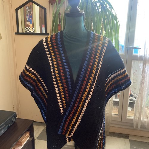 Poncho au crochet pour femme