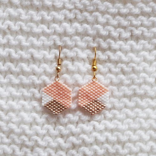 Boucles d'oreilles hexagone // rose - blanc - doré