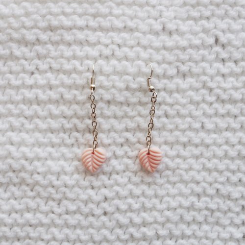 Boucles d'oreilles feuilles // pendantes // rose pastel