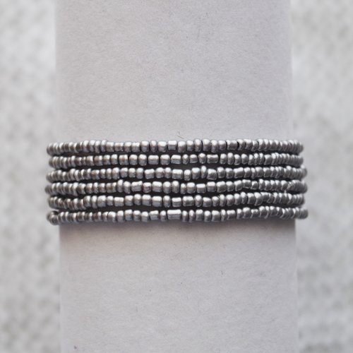 Bracelet en perles de rocaille // elastique // argent