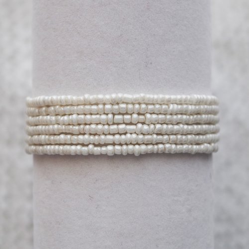 Bracelet en perles de rocaille // elastique // blanc