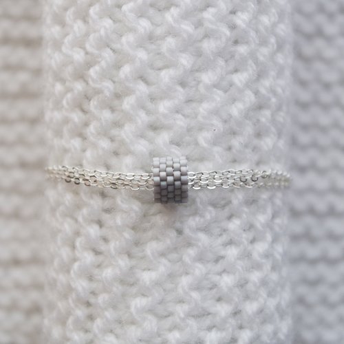 Bracelet chaîne // petite perle tissée // gris clair