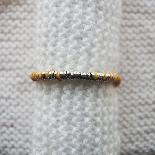 Bracelet perles heishi // camel - argenté