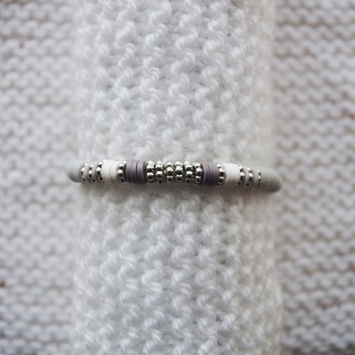 Bracelet perles heishi // gris clair - blanc - gris - argenté