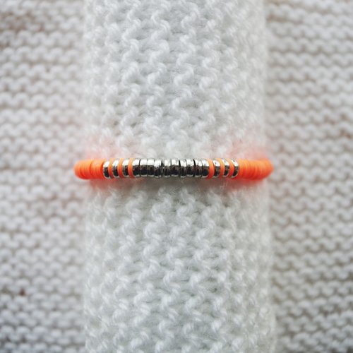Bracelet perles heishi // orange fluo - argenté