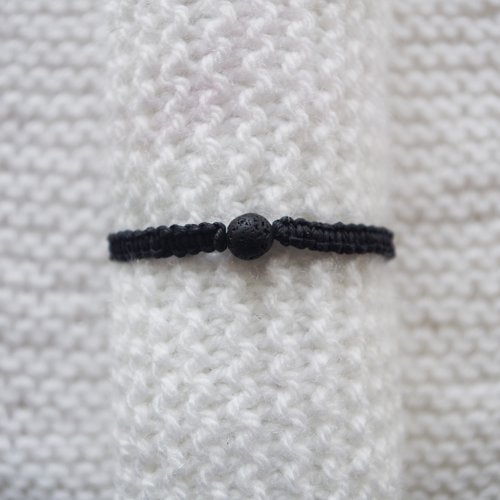 Bracelet en macramé ajustable // perle pierre de lave // noir
