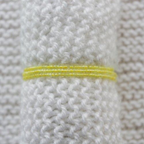 Bracelet en perles de rocaille // elastique // jaune