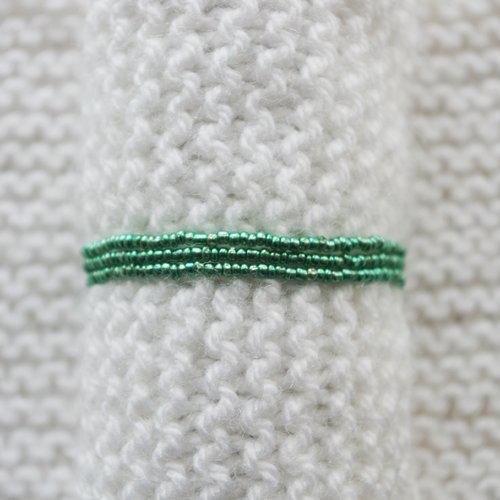 Bracelet en perles de rocaille // elastique // vert métallique