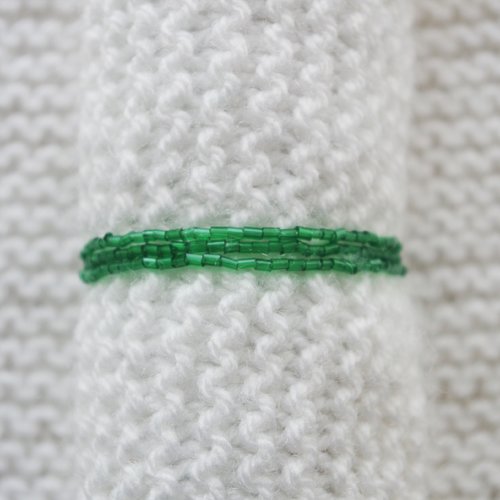 Bracelet en perles de rocaille // elastique // vert sapin