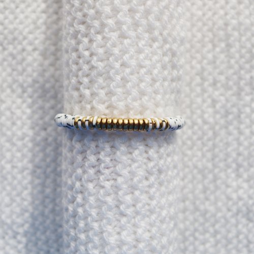 Bracelet perles heishi // blanc tacheté - doré