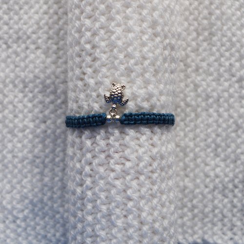 Bracelet en macramé ajustable // perle tortue de mer // bleu - argenté