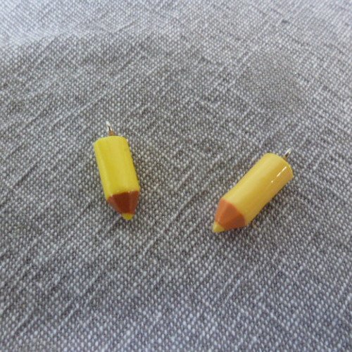 Breloques petits crayons de couleur jaune (x1) 