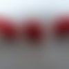 Pompons pendentif rouge avec sa coupelle 2.8cm x 2.4cm (x1)