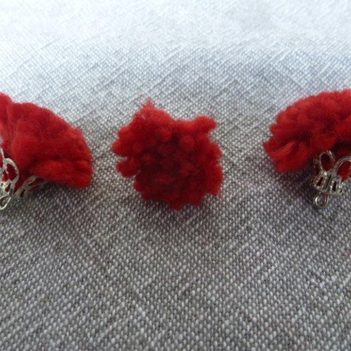 Pompons pendentif rouge avec sa coupelle 2.8cm x 2.4cm (x1)