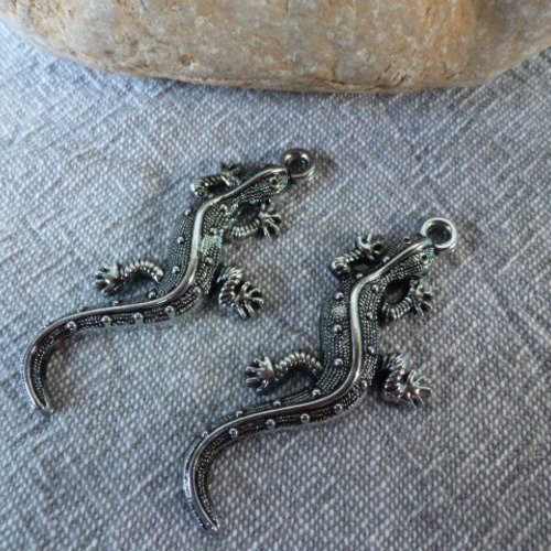  breloque pendentif salamandre argenté  55x22x4.5 mm (x1)