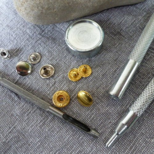 Kit de pressions argenté et doré 10mm et ses outils de sertissage (x1kit)