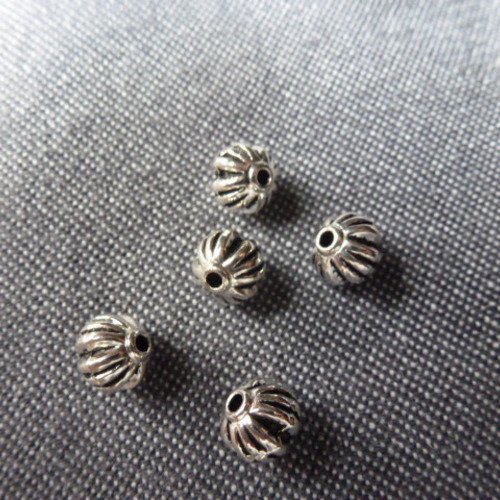Perles en metal ronde ajouré 6mm (x4)