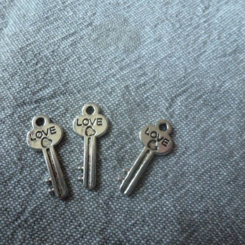 Breloque clefs argenté 2.5cm x 1.1cm (x1)